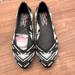 Skechers air cooled memory foam washable flats.  Brand new. Size 7.